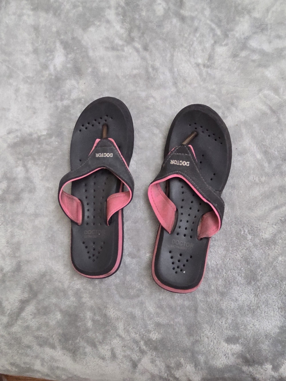 Doctor Branded Black & Pink Flip Flop Sandals Size 7